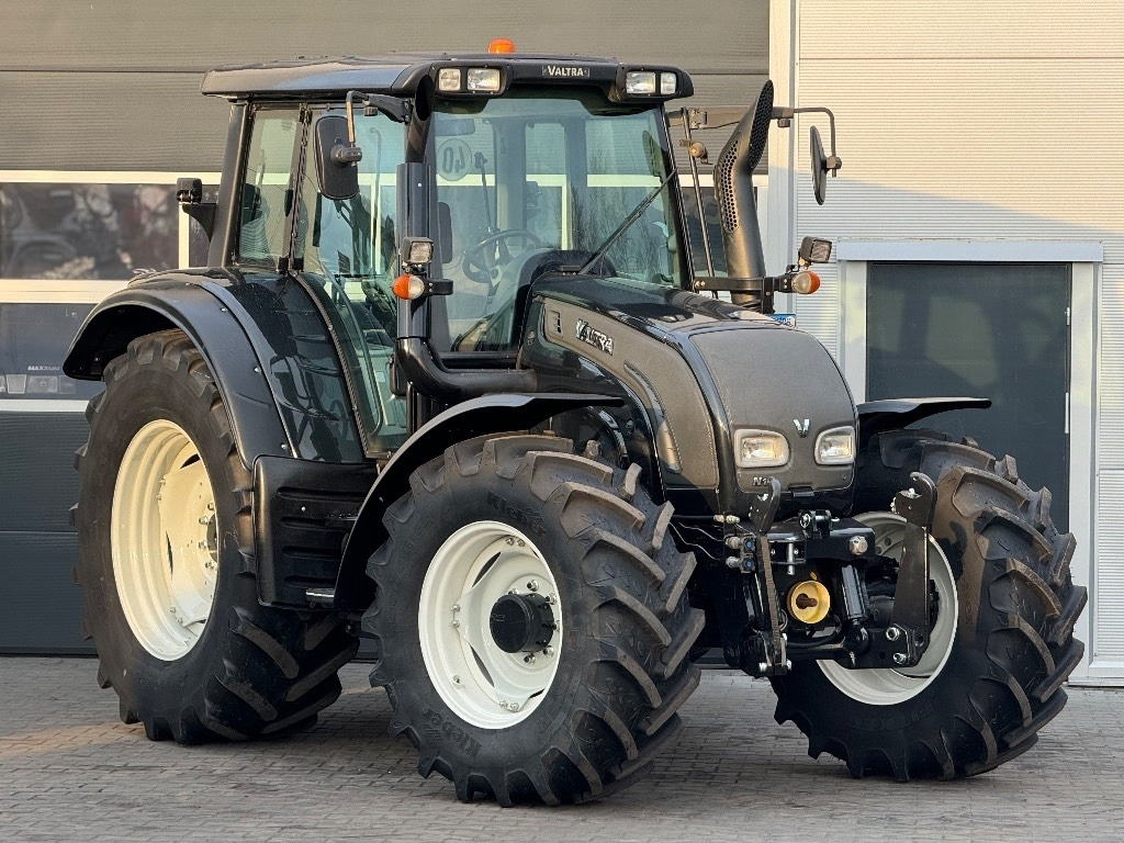Valtra N 122 V - Tracteur agricole: photos 2 Valtra N 122 V - Tracteur agricole: photos 2