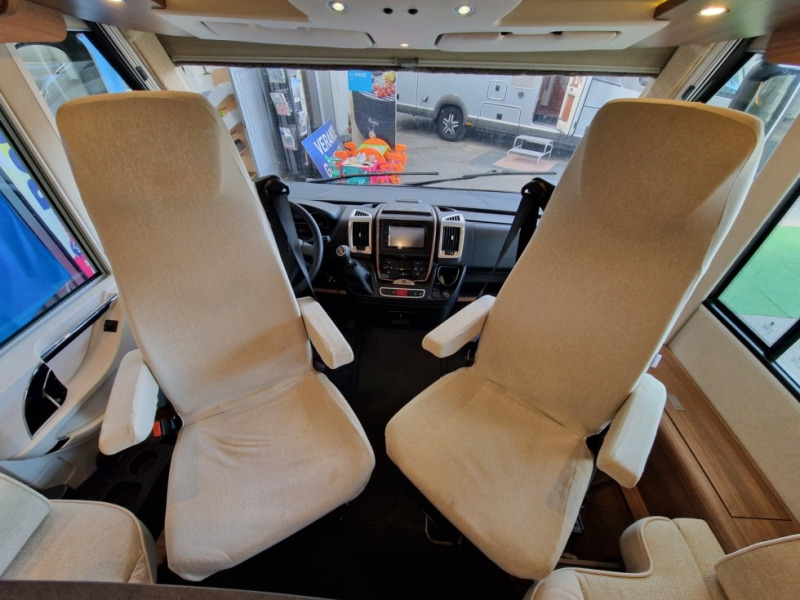Carthago C-Tourer I 143 - Camping-car intégral: photos 5 Carthago C-Tourer I 143 - Camping-car intégral: photos 5
