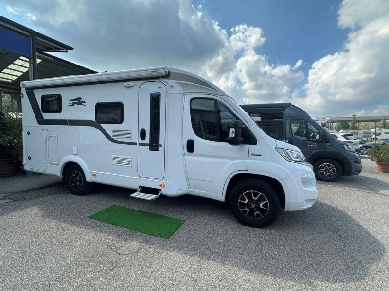 Laika Compact 9 - Camping-car profilé: photos 1 Laika Compact 9 - Camping-car profilé: photos 1