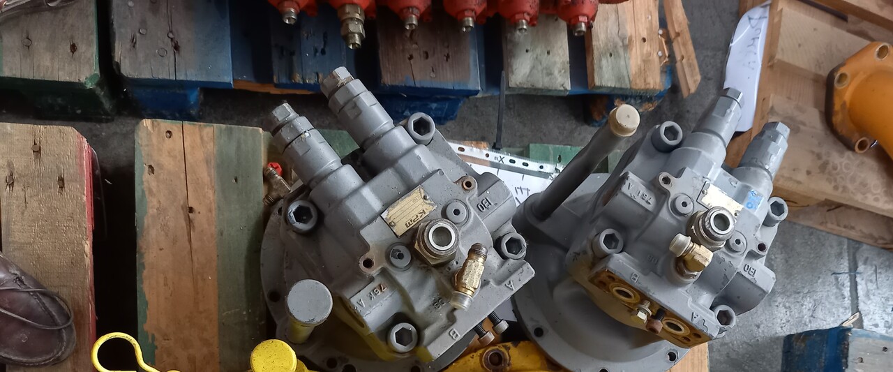Hitachi ZX470 - Moteur hydraulique pour Pelle sur chenille: photos 2 Hitachi ZX470 - Moteur hydraulique pour Pelle sur chenille: photos 2