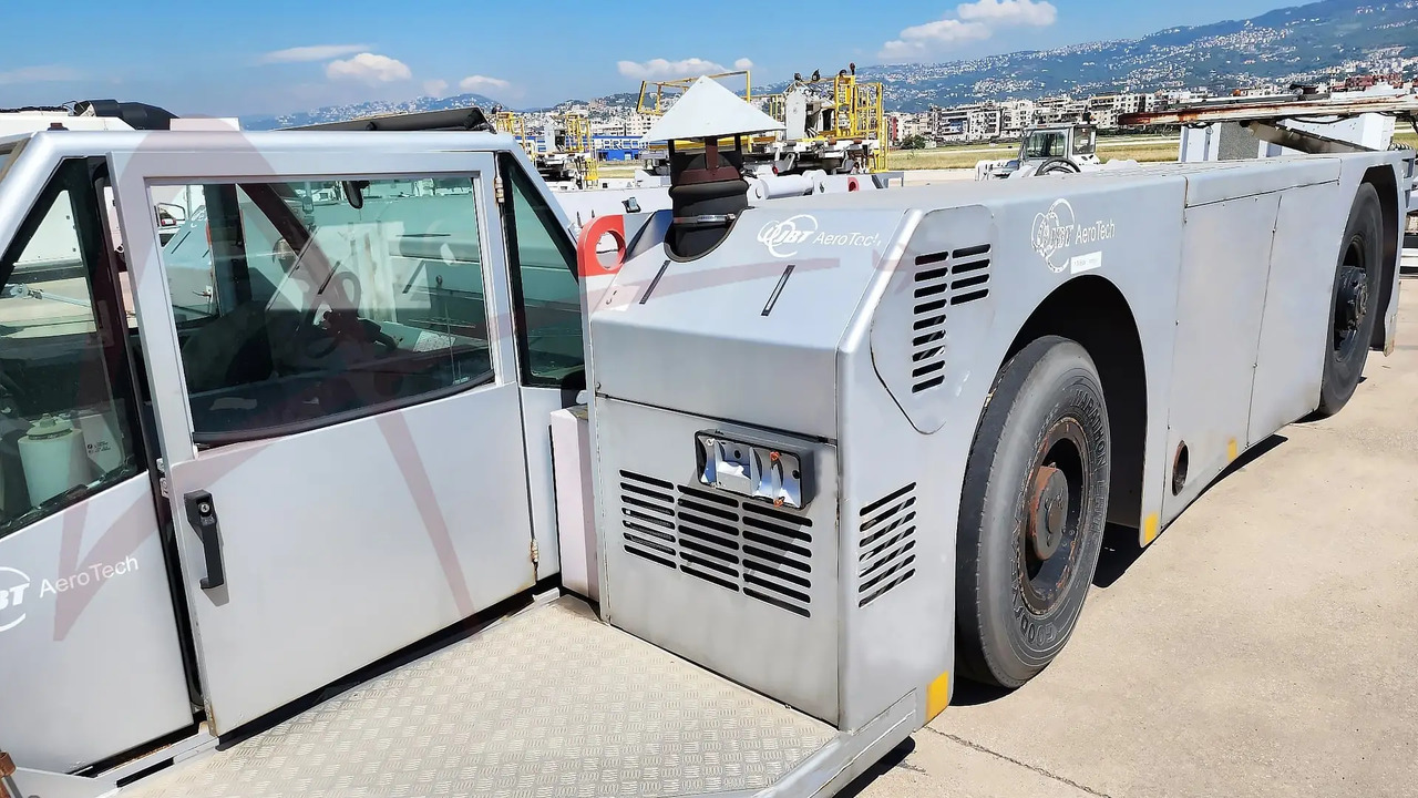 JBT AEROTECH EXPEDITER 400 - Tracteur d'avions: photos 2 JBT AEROTECH EXPEDITER 400 - Tracteur d'avions: photos 2