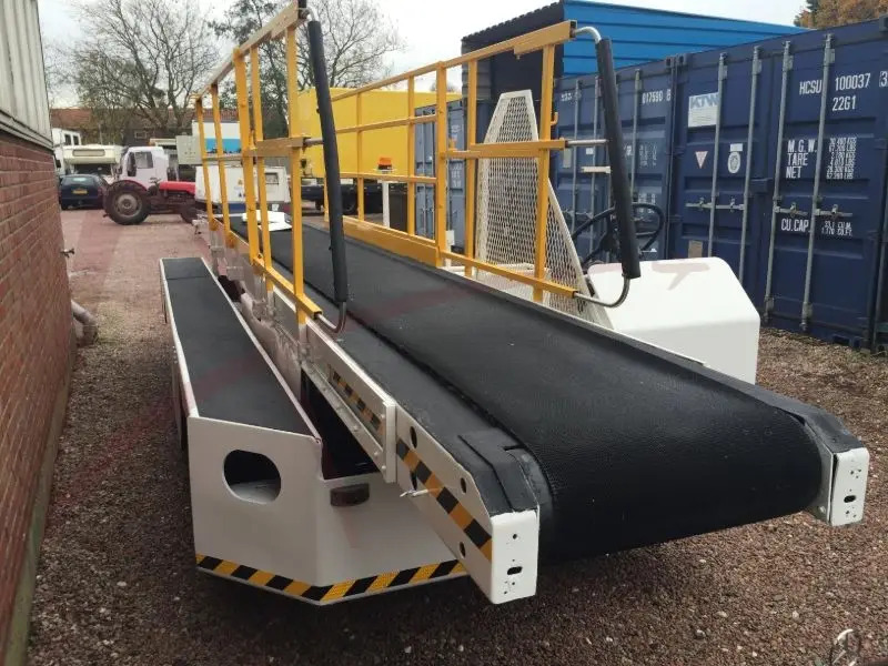 TUG 660 DIESEL - Tapis à bagages: photos 1 TUG 660 DIESEL - Tapis à bagages: photos 1