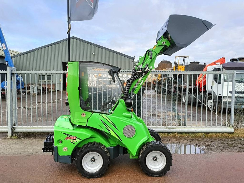 Avant M420 MSDNT mini shovel loader lader 980 kg CE - Chargeuse compacte sur chenilles: photos 1 Avant M420 MSDNT mini shovel loader lader 980 kg CE - Chargeuse compacte sur chenilles: photos 1