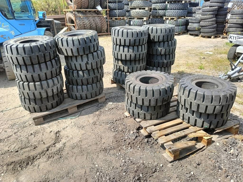 Banden landbouwbanden michelin dunlop 9.5R17.5 + 2 - Pneus et jantes pour Engins de chantier: photos 4 Banden landbouwbanden michelin dunlop 9.5R17.5 + 2 - Pneus et jantes pour Engins de chantier: photos 4