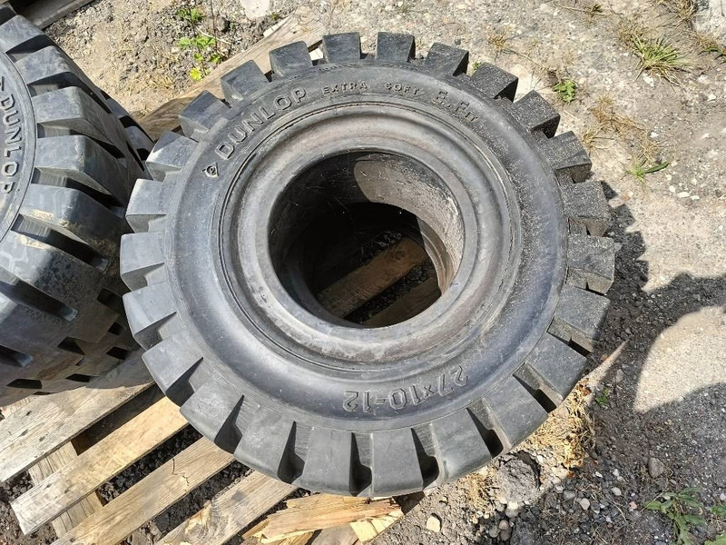 Banden landbouwbanden michelin dunlop 9.5R17.5 + 2 - Pneus et jantes pour Engins de chantier: photos 5 Banden landbouwbanden michelin dunlop 9.5R17.5 + 2 - Pneus et jantes pour Engins de chantier: photos 5