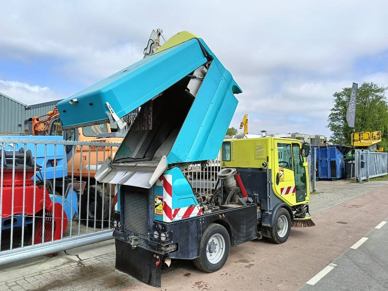 Bucher CityCat 2020 vacuum water bezemwagen veegmachine - Balayeuse de voirie: photos 3 Bucher CityCat 2020 vacuum water bezemwagen veegmachine - Balayeuse de voirie: photos 3