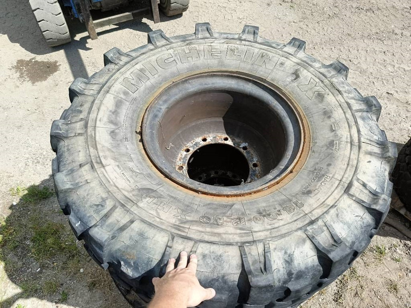 Pneus et jantes pour Engins de chantier Michelin 12.00R20 , 14.00R20, 335/80R20 , 395/85R2 365/80R2: photos 9 Pneus et jantes pour Engins de chantier Michelin 12.00R20 , 14.00R20, 335/80R20 , 395/85R2 365/80R2: photos 9