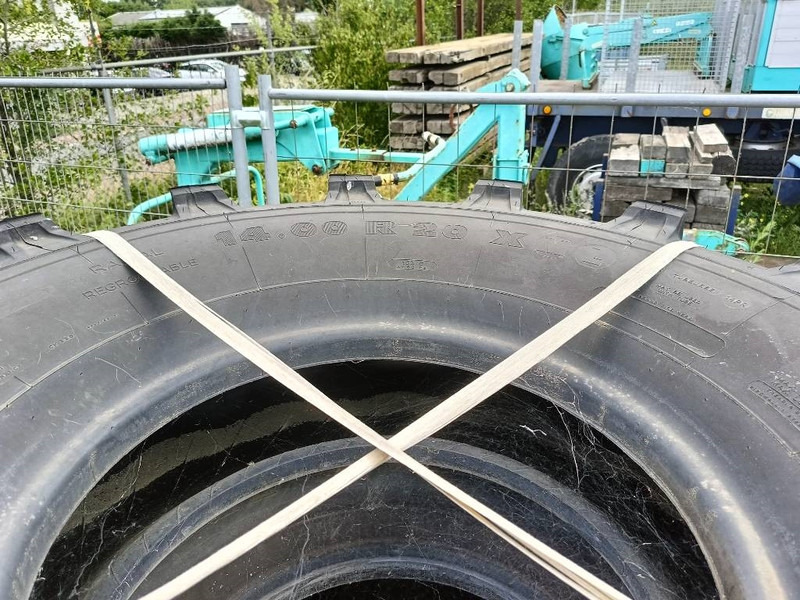 Pneus et jantes pour Engins de chantier Michelin 12.00R20 , 14.00R20, 335/80R20 , 395/85R2 365/80R2: photos 7 Pneus et jantes pour Engins de chantier Michelin 12.00R20 , 14.00R20, 335/80R20 , 395/85R2 365/80R2: photos 7