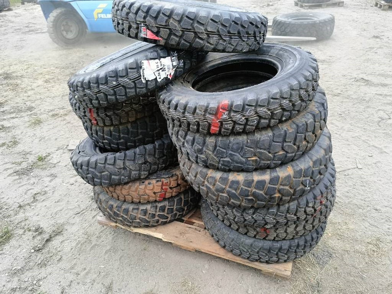 Michelin 6,50 R16 C 7,00R16 C 22/100R16 255/100R16 banden l - Pneus et jantes pour Engins de chantier: photos 2 Michelin 6,50 R16 C 7,00R16 C 22/100R16 255/100R16 banden l - Pneus et jantes pour Engins de chantier: photos 2