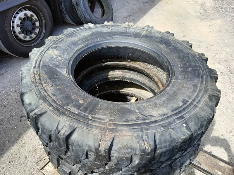 Michelin continental band 13R22.5 , 315/80R22.5 , 13R22,5 l - Pneus et jantes pour Engins de chantier: photos 3 Michelin continental band 13R22.5 , 315/80R22.5 , 13R22,5 l - Pneus et jantes pour Engins de chantier: photos 3
