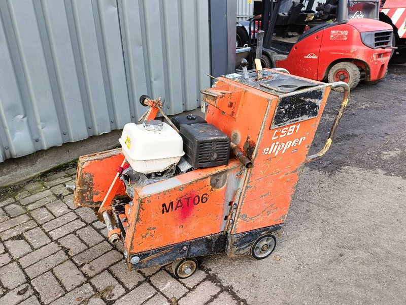 Norton CSB1 clipper zaag betonzaag machine 1994 - Travaux routiers: photos 1 Norton CSB1 clipper zaag betonzaag machine 1994 - Travaux routiers: photos 1