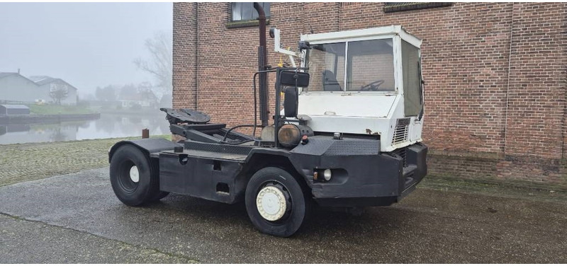 Terberg trt89 4x4 terminal trekker tractor port truck - Tracteur portuaire: photos 1 Terberg trt89 4x4 terminal trekker tractor port truck - Tracteur portuaire: photos 1