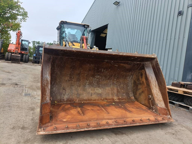 Volvo L 120 F Loader shovel wiellader - Chargeuse sur pneus: photos 3 Volvo L 120 F Loader shovel wiellader - Chargeuse sur pneus: photos 3