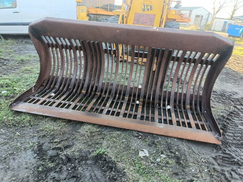 Puinbak 2,6 m JCB eurostill verachtert netjes - Godet pour Engins de chantier: photos 1 Puinbak 2,6 m JCB eurostill verachtert netjes - Godet pour Engins de chantier: photos 1