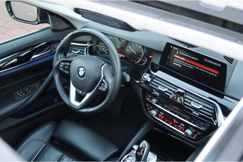 BMW 5 Serie 520i High Executive SCHUIFDAK/ NAPPA-LEDER/ ACC/ HEAD-UP/ H&K / ETC. - Berline: photos 5 BMW 5 Serie 520i High Executive SCHUIFDAK/ NAPPA-LEDER/ ACC/ HEAD-UP/ H&K / ETC. - Berline: photos 5