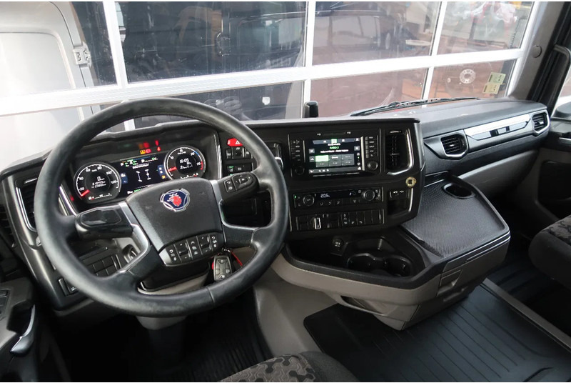 Scania R450 NGS 4X2/ RETARDER/ ACC/ DIFF LOCK/ EURO 6 - Tracteur routier: photos 2 Scania R450 NGS 4X2/ RETARDER/ ACC/ DIFF LOCK/ EURO 6 - Tracteur routier: photos 2