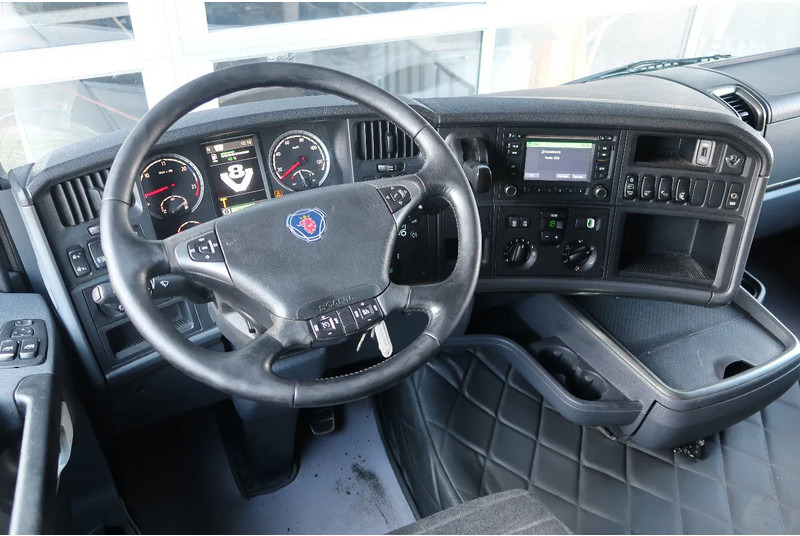 Scania R520 V8 RETARDER/ DIFF LOCK/ PARK AIRCO/ 2X TANK - Tracteur routier: photos 2 Scania R520 V8 RETARDER/ DIFF LOCK/ PARK AIRCO/ 2X TANK - Tracteur routier: photos 2