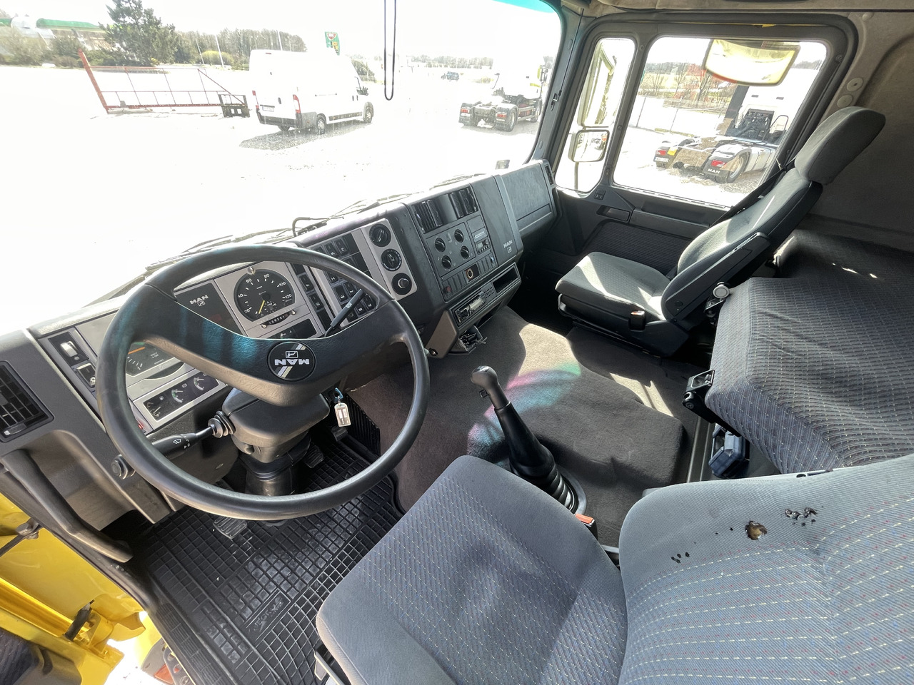 MAN F2000 413 6x2 Manual CRANE Hiab 330+jib 90 21m - Tracteur routier: photos 3 MAN F2000 413 6x2 Manual CRANE Hiab 330+jib 90 21m - Tracteur routier: photos 3