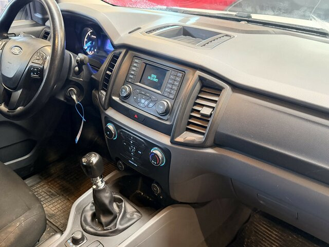 FORD Ranger 2.2 TDCi 4x4 Doppelkabine XL Hardtop... - Camion: photos 5 FORD Ranger 2.2 TDCi 4x4 Doppelkabine XL Hardtop... - Camion: photos 5