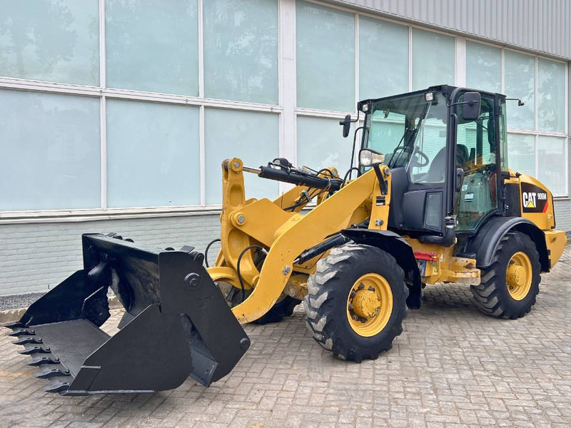 Cat 906 M 2016 - Chargeuse sur pneus: photos 1 Cat 906 M 2016 - Chargeuse sur pneus: photos 1