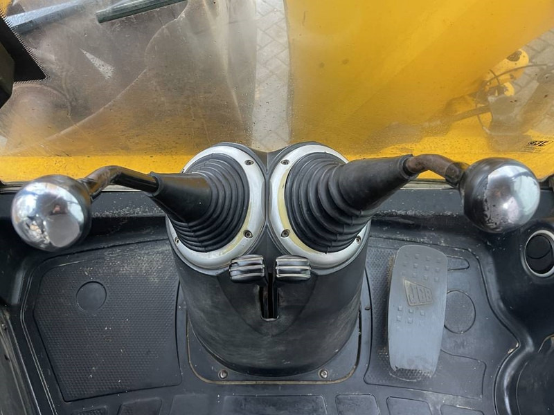 Tractopelle JCB 4 CX 2005: photos 16 Tractopelle JCB 4 CX 2005: photos 16