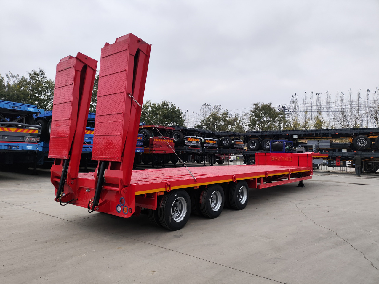 SUNSKY 30Ton lowbed trailer - Semi-remorque surbaissé: photos 3 SUNSKY 30Ton lowbed trailer - Semi-remorque surbaissé: photos 3
