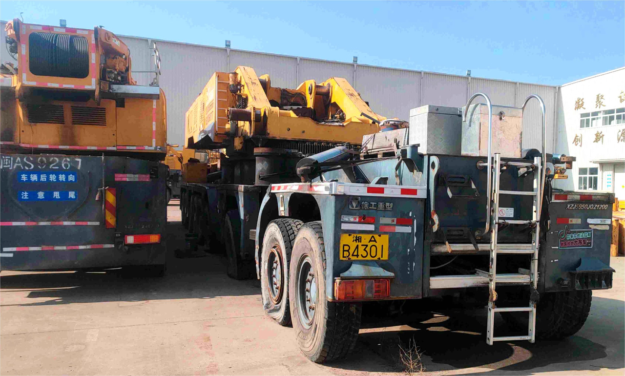 Crédit-bail XCMG 1200ton QAY1200 used hydraulic all terrain crane XCMG 1200ton QAY1200 used hydraulic all terrain crane: photos 6 Crédit-bail XCMG 1200ton QAY1200 used hydraulic all terrain crane XCMG 1200ton QAY1200 used hydraulic all terrain crane: photos 6