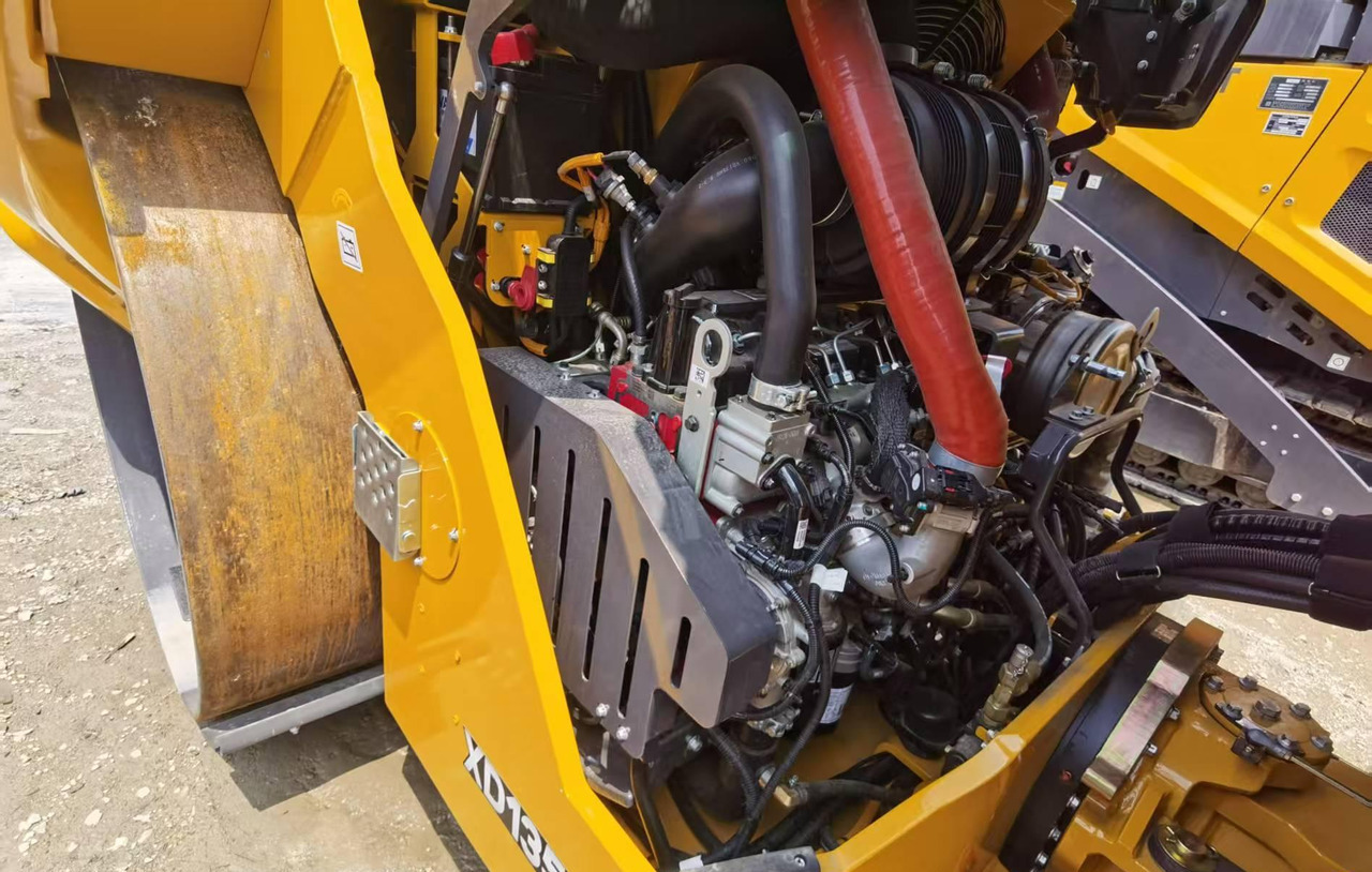 XCMG 13ton used small double drum steel road roller XD135TIV - Rouleau compresseur: photos 3 XCMG 13ton used small double drum steel road roller XD135TIV - Rouleau compresseur: photos 3
