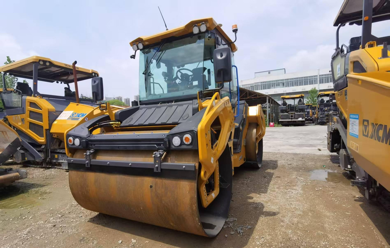 XCMG 13ton used small double drum steel road roller XD135TIV - Rouleau compresseur: photos 5 XCMG 13ton used small double drum steel road roller XD135TIV - Rouleau compresseur: photos 5