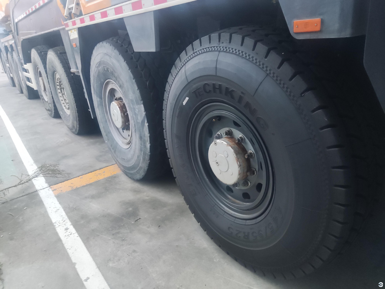 XCMG 2022 used 500ton all terrain crane truck price - Grue tout-terrain: photos 2 XCMG 2022 used 500ton all terrain crane truck price - Grue tout-terrain: photos 2