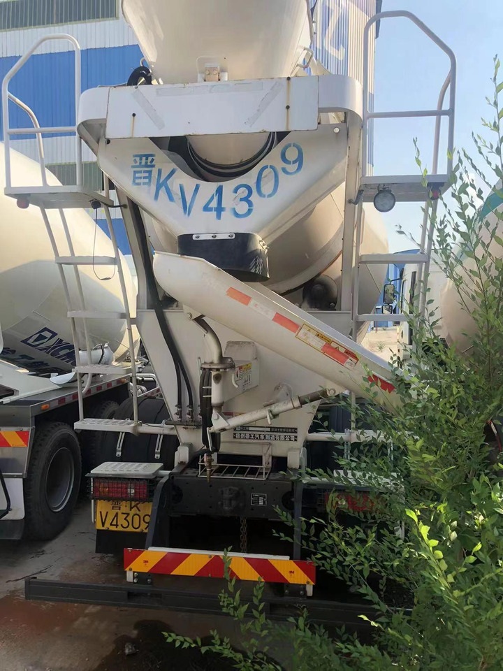 XCMG Official G12V China 12 Cubic Used Concrete Mixer Truck with Good Price - Camion malaxeur: photos 5 XCMG Official G12V China 12 Cubic Used Concrete Mixer Truck with Good Price - Camion malaxeur: photos 5