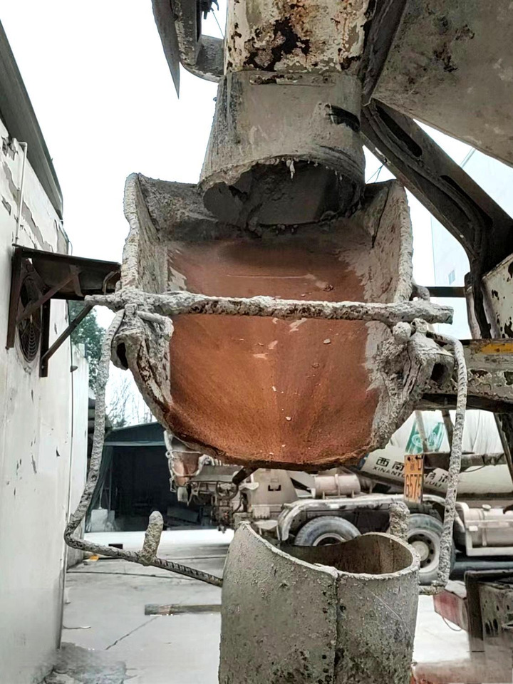 XCMG Official G4804B Used Cement Concrete Mixer 12m³ Concrete Mixer Truck HOWO - Camion malaxeur: photos 5 XCMG Official G4804B Used Cement Concrete Mixer 12m³ Concrete Mixer Truck HOWO - Camion malaxeur: photos 5
