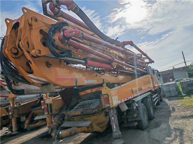 XCMG Official Hb56K 2016 Year 56m Concrete Boom Pump Truck for Sale - Camion pompe: photos 3 XCMG Official Hb56K 2016 Year 56m Concrete Boom Pump Truck for Sale - Camion pompe: photos 3