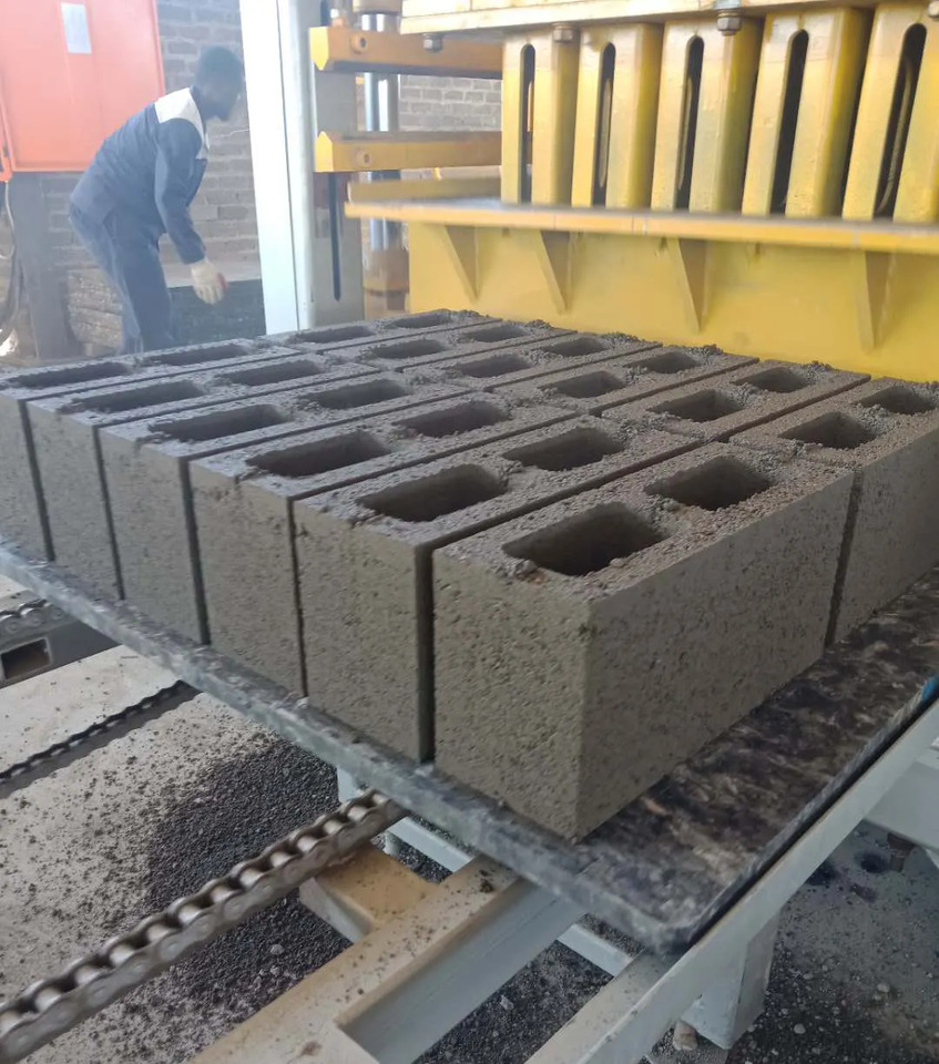 XCMG Official MM8-15 Block Making Machine for Make Clay Brick - Pondeuse à parpaing: photos 3 XCMG Official MM8-15 Block Making Machine for Make Clay Brick - Pondeuse à parpaing: photos 3