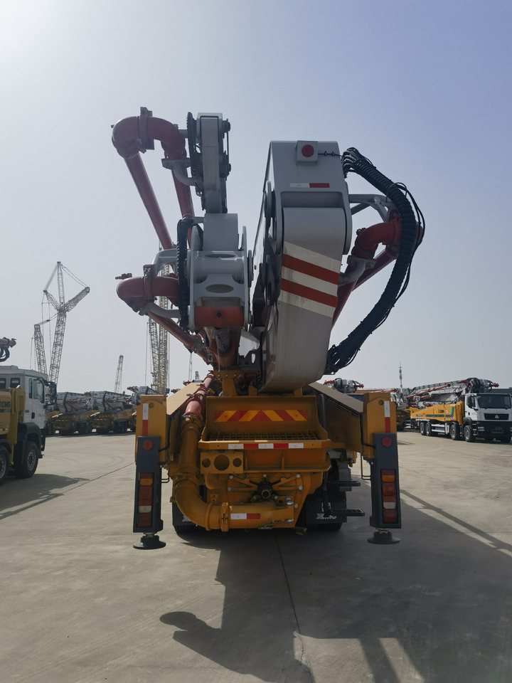 XCMG Official Second Hand 62m Concrete Boom Pump HB62V Truck Mounted Concrete Pump For Sale - Camion pompe: photos 5 XCMG Official Second Hand 62m Concrete Boom Pump HB62V Truck Mounted Concrete Pump For Sale - Camion pompe: photos 5