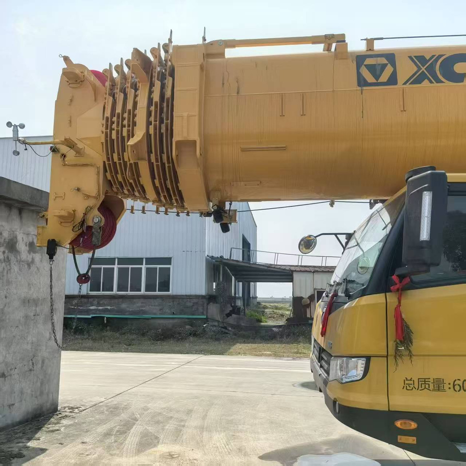 XCMG Official Second Hand Truck Mounted Crane XCA300L8_1 300 ton Mobile Crane Price - Grue tout-terrain: photos 3 XCMG Official Second Hand Truck Mounted Crane XCA300L8_1 300 ton Mobile Crane Price - Grue tout-terrain: photos 3