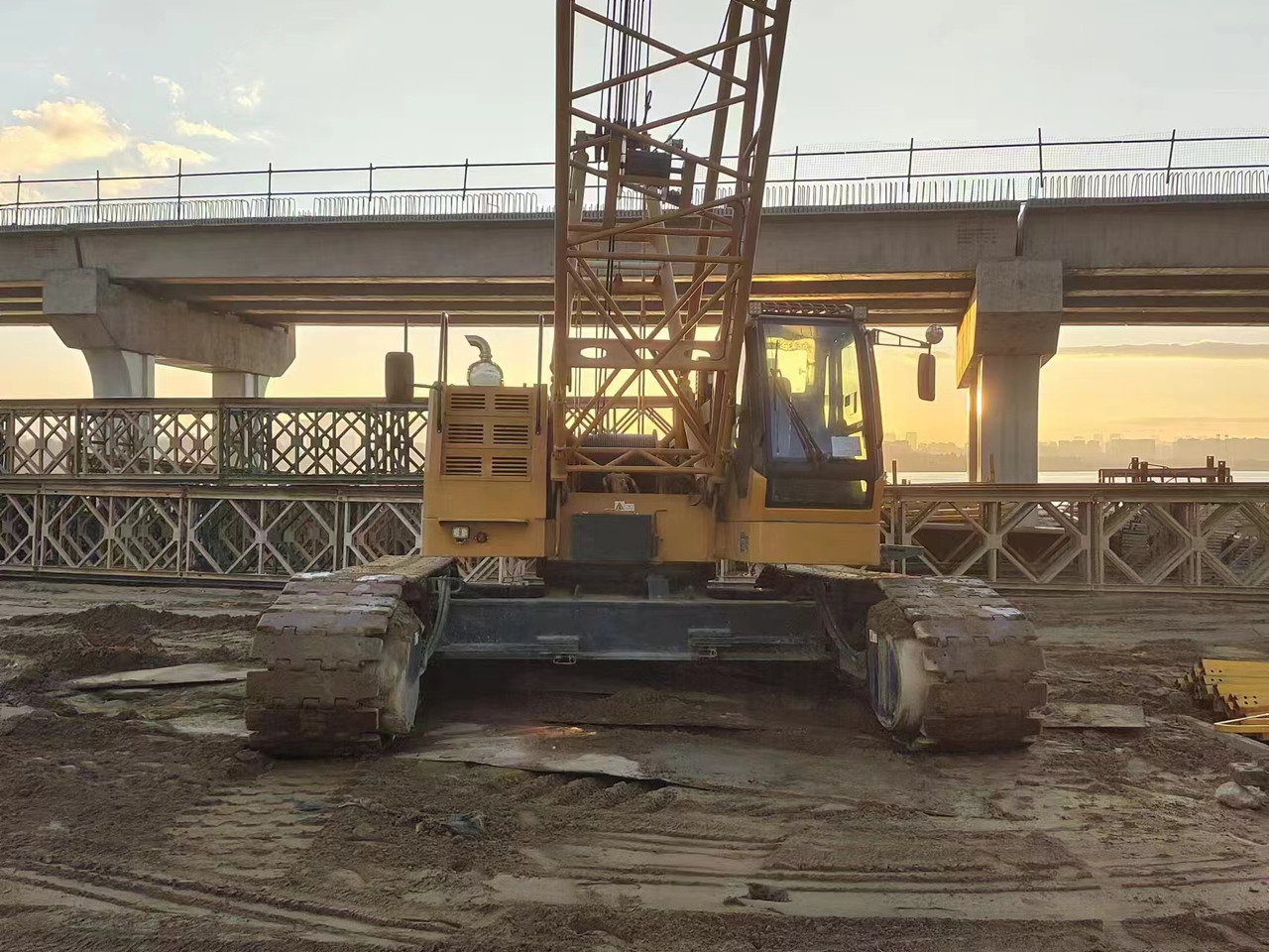 XCMG Official Used Mini Mobile Crane XGC75 75 Ton Crawler Crane With Cheap Price - Grue sur chenilles: photos 3 XCMG Official Used Mini Mobile Crane XGC75 75 Ton Crawler Crane With Cheap Price - Grue sur chenilles: photos 3