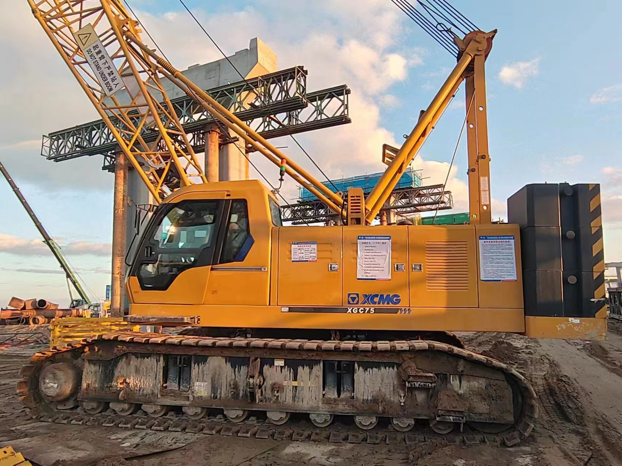 XCMG Official Used Mini Mobile Crane XGC75 75 Ton Crawler Crane With Cheap Price - Grue sur chenilles: photos 2 XCMG Official Used Mini Mobile Crane XGC75 75 Ton Crawler Crane With Cheap Price - Grue sur chenilles: photos 2