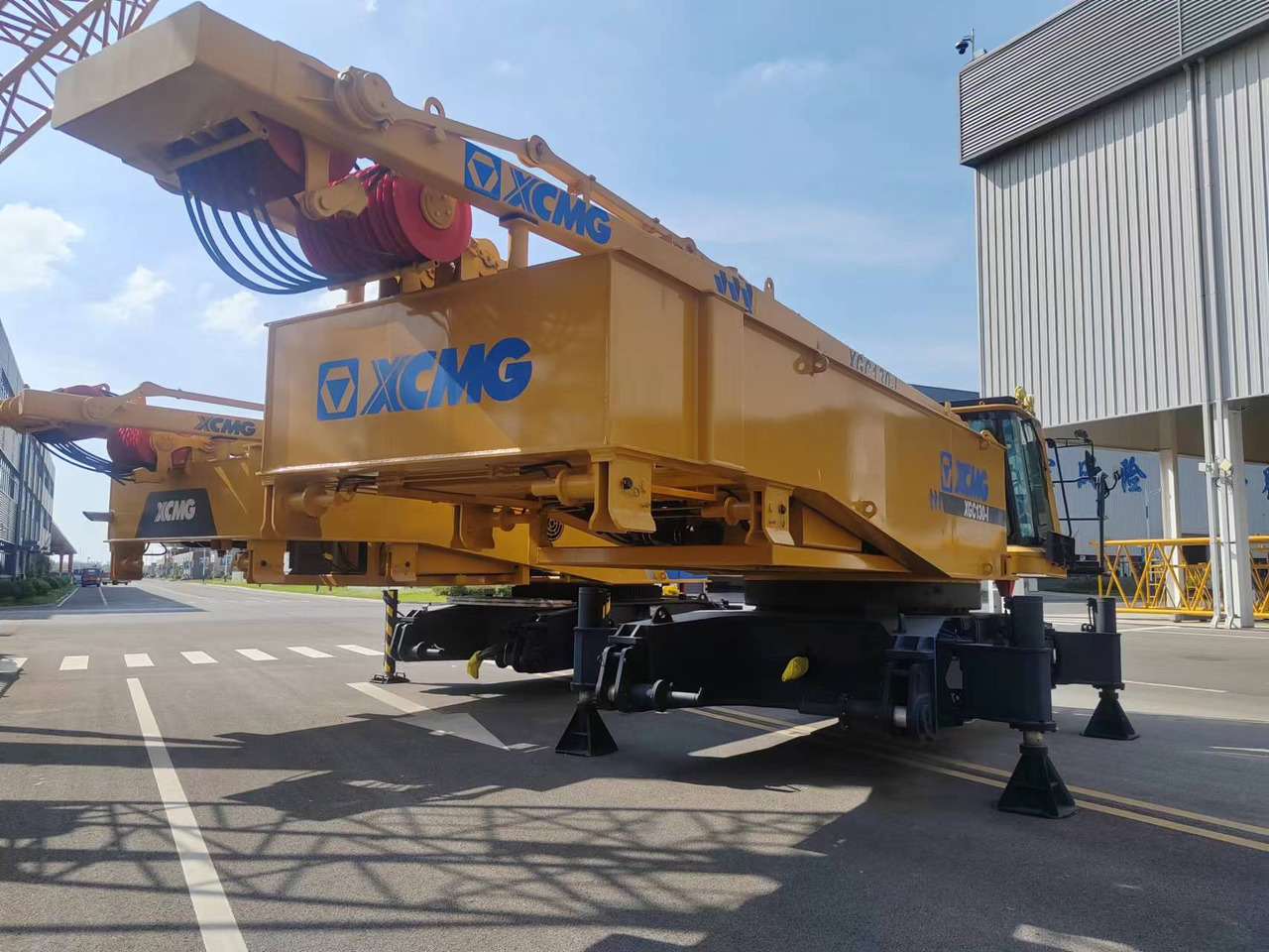 XCMG Official Used Mobile Crawler Crane XGC130-I 130 Ton Hydraulic Diesel Crane Hot Sale - Grue sur chenilles: photos 4 XCMG Official Used Mobile Crawler Crane XGC130-I 130 Ton Hydraulic Diesel Crane Hot Sale - Grue sur chenilles: photos 4