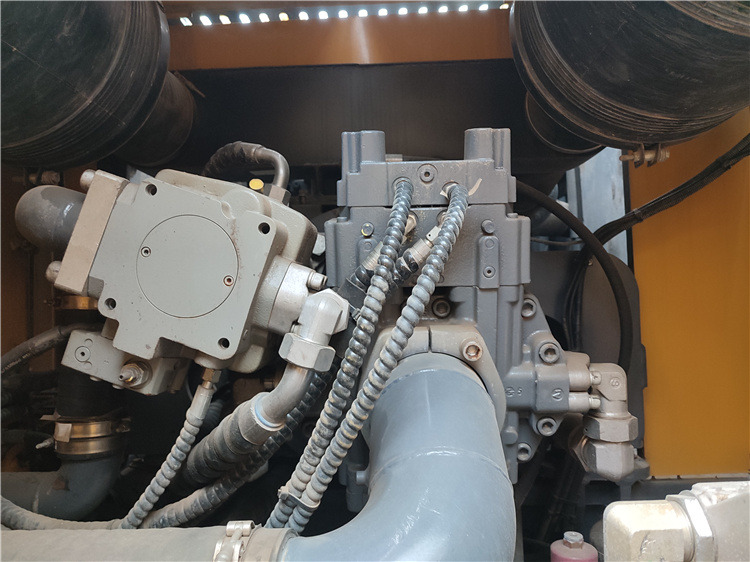 XCMG Official Xe400e Second Hand Hydraulic Rotary Piling Rig Used Rotary Table Drilling Rig - Mât de battage: photos 5 XCMG Official Xe400e Second Hand Hydraulic Rotary Piling Rig Used Rotary Table Drilling Rig - Mât de battage: photos 5