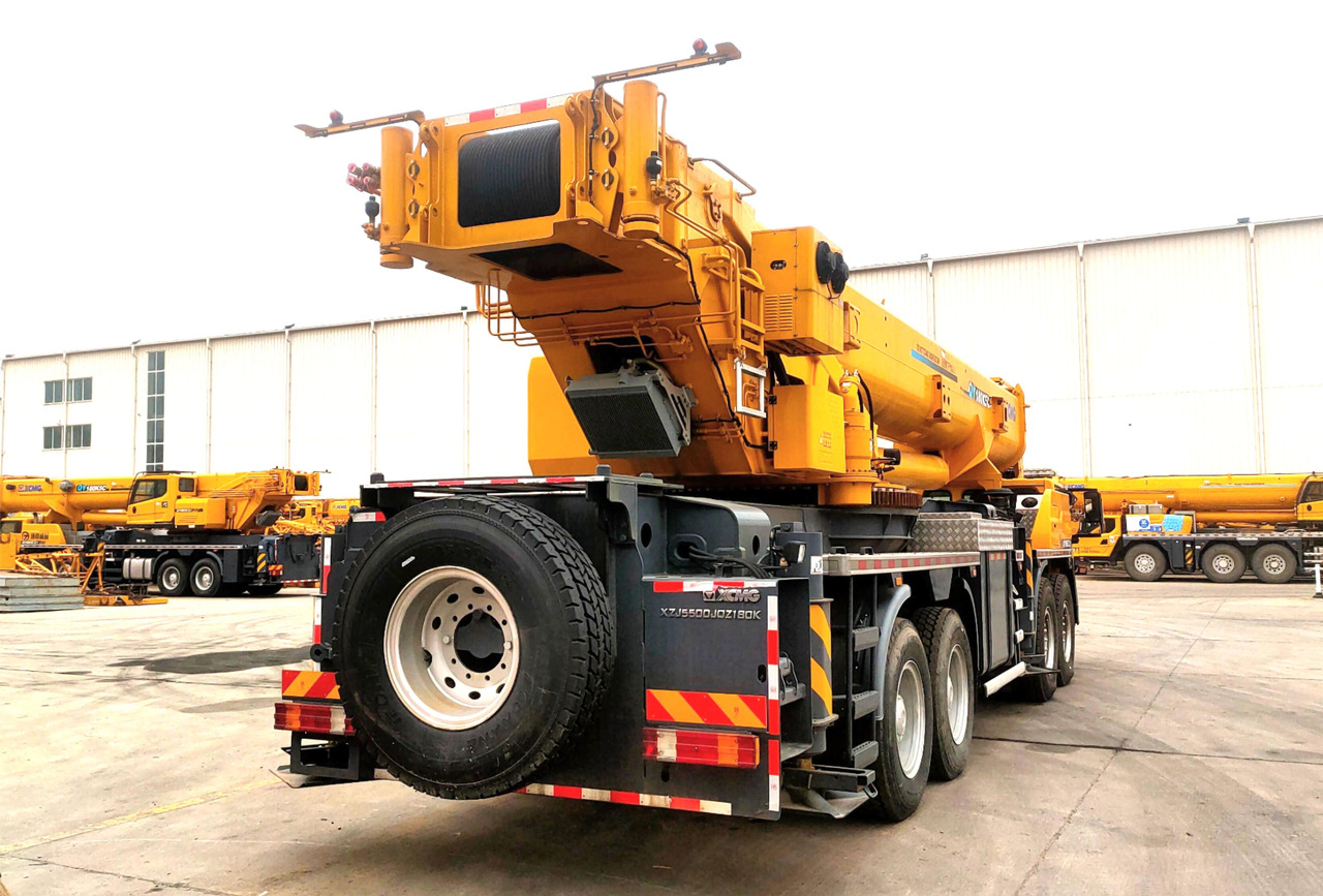 Grue mobile XCMG QY180K5C hydraulic telescopic boom diesel lift crane truck: photos 6 Grue mobile XCMG QY180K5C hydraulic telescopic boom diesel lift crane truck: photos 6