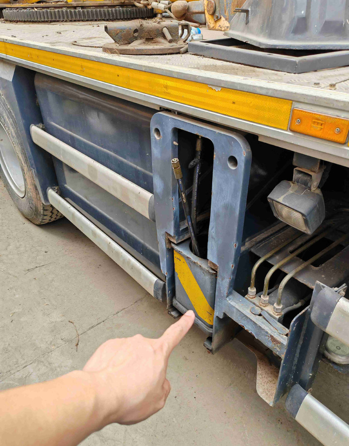 XCMG XCT16_Y 16ton mobile drive 4-Section Telescopic Crane truck - Grue mobile: photos 4 XCMG XCT16_Y 16ton mobile drive 4-Section Telescopic Crane truck - Grue mobile: photos 4