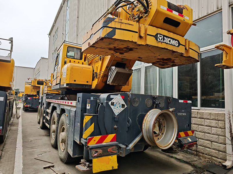 XCMG XCT80L6 80ton Mobile used hoist machine Lifting Truck Crane for Sale - Grue mobile: photos 3 XCMG XCT80L6 80ton Mobile used hoist machine Lifting Truck Crane for Sale - Grue mobile: photos 3
