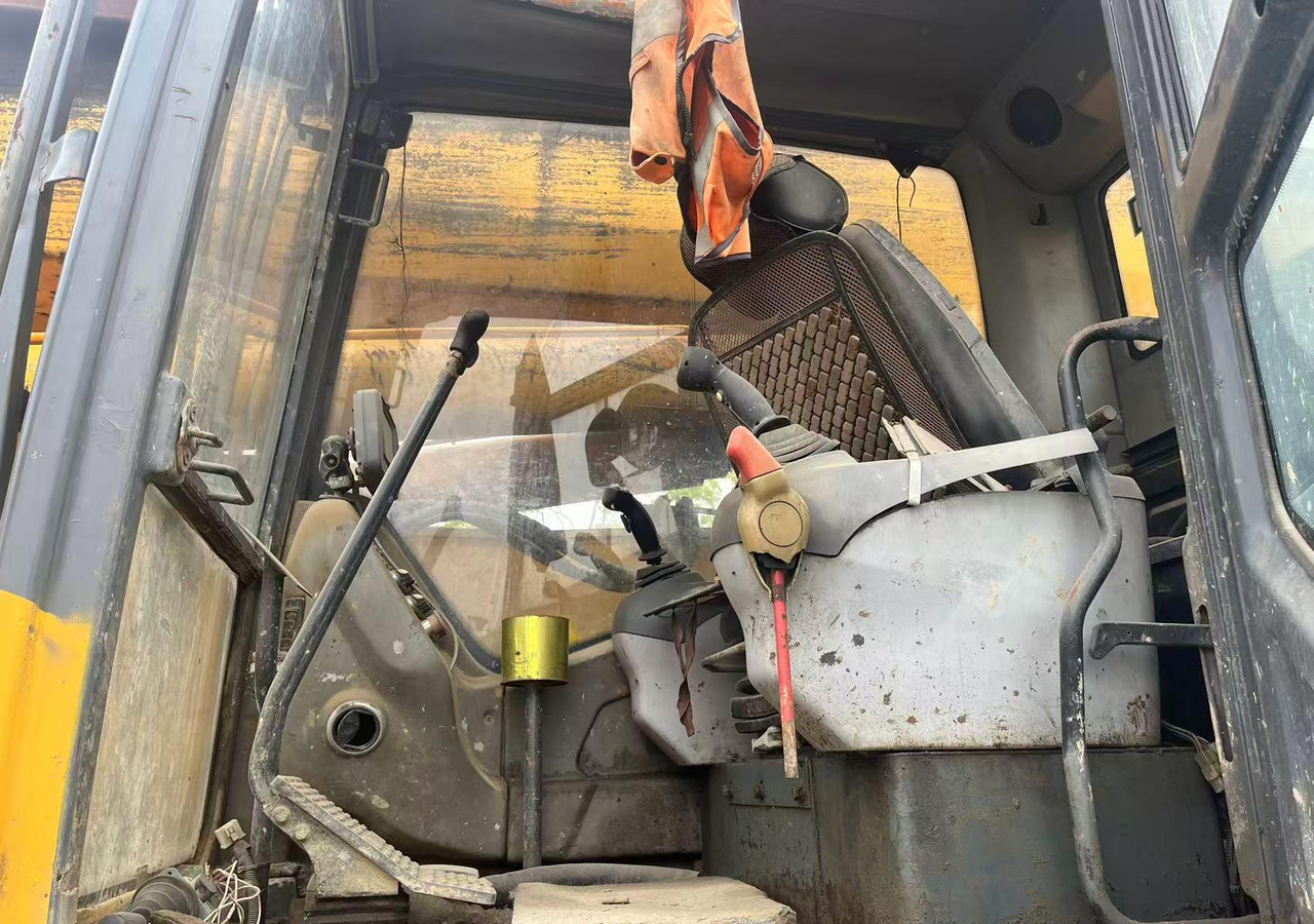 XCMG XR220D portable crawler rotary drilling rig 25m - Foreuse: photos 2 XCMG XR220D portable crawler rotary drilling rig 25m - Foreuse: photos 2