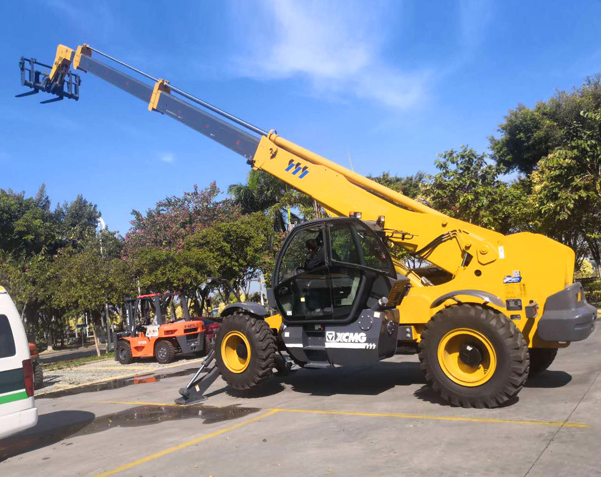 XCMG XTF1256K 5.4ton used diesel forklift loader telehandler for sale - Chariot télescopique: photos 3 XCMG XTF1256K 5.4ton used diesel forklift loader telehandler for sale - Chariot télescopique: photos 3