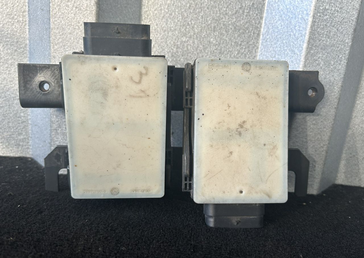 ACTROS MP4 RBZ RADAR CONTROL MODULE - Bloc de gestion: photos 1 ACTROS MP4 RBZ RADAR CONTROL MODULE - Bloc de gestion: photos 1