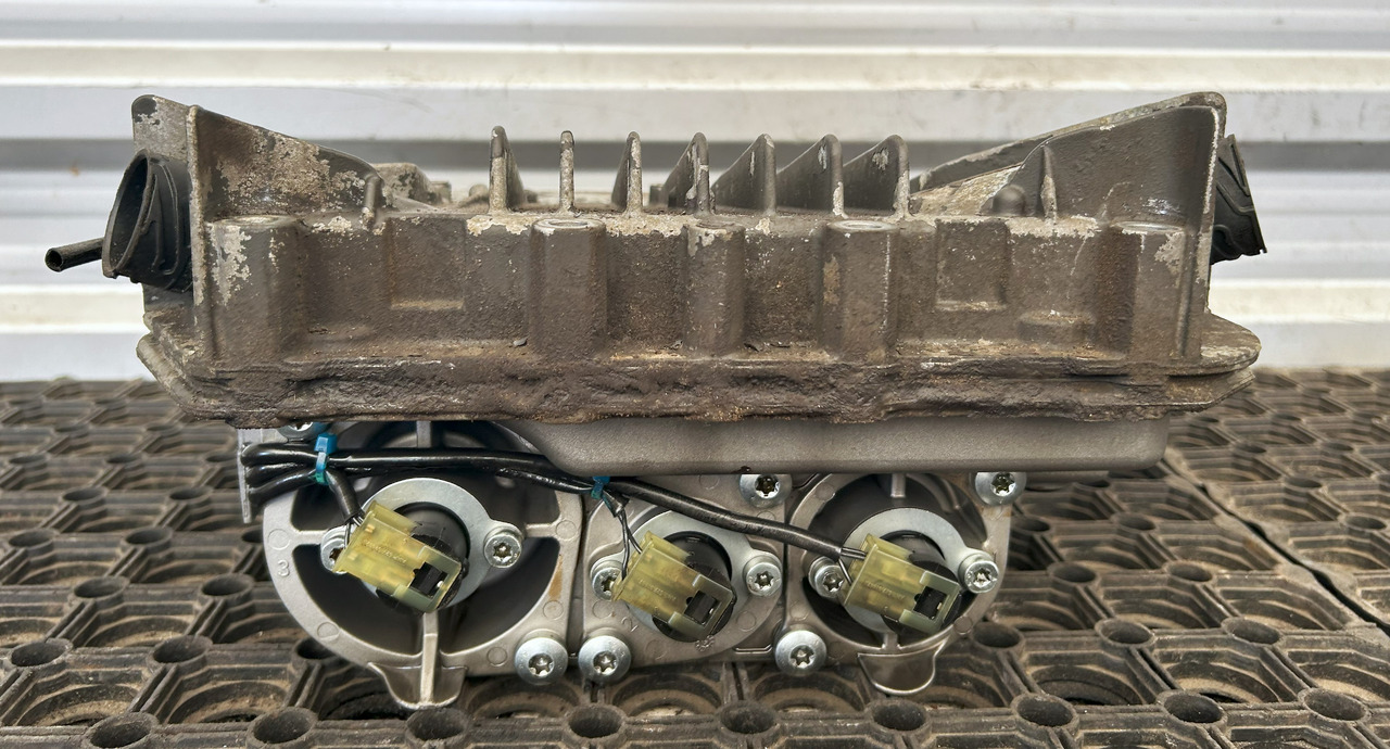 DAF CF EURO 6 ZF ASTRONIC MODULATOR SELECTOR - Bloc de gestion pour Camion: photos 2 DAF CF EURO 6 ZF ASTRONIC MODULATOR SELECTOR - Bloc de gestion pour Camion: photos 2