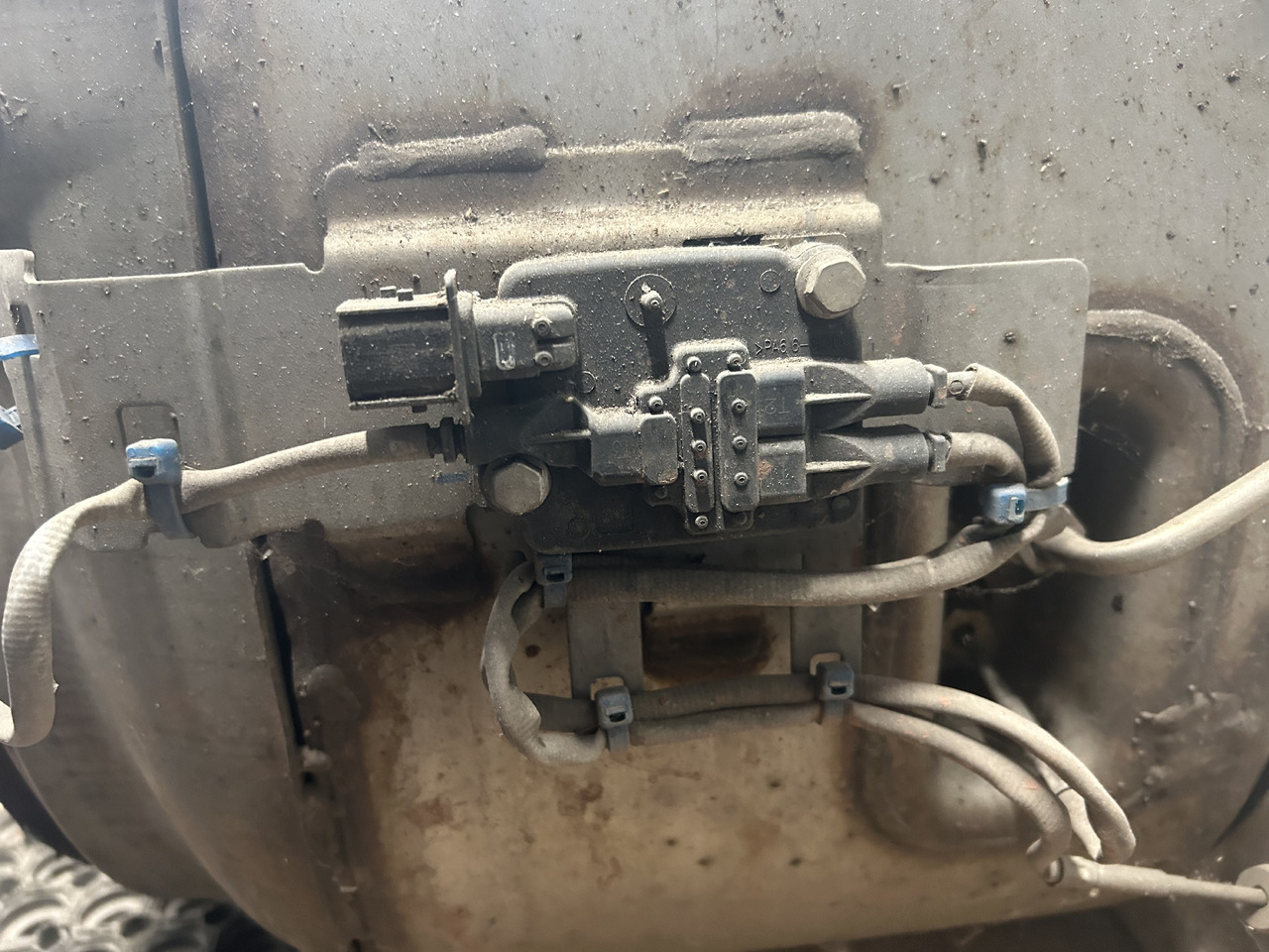 DAF DPF CATALYTIC CONVERTER DAF XF 106 - Catalyseur: photos 4 DAF DPF CATALYTIC CONVERTER DAF XF 106 - Catalyseur: photos 4