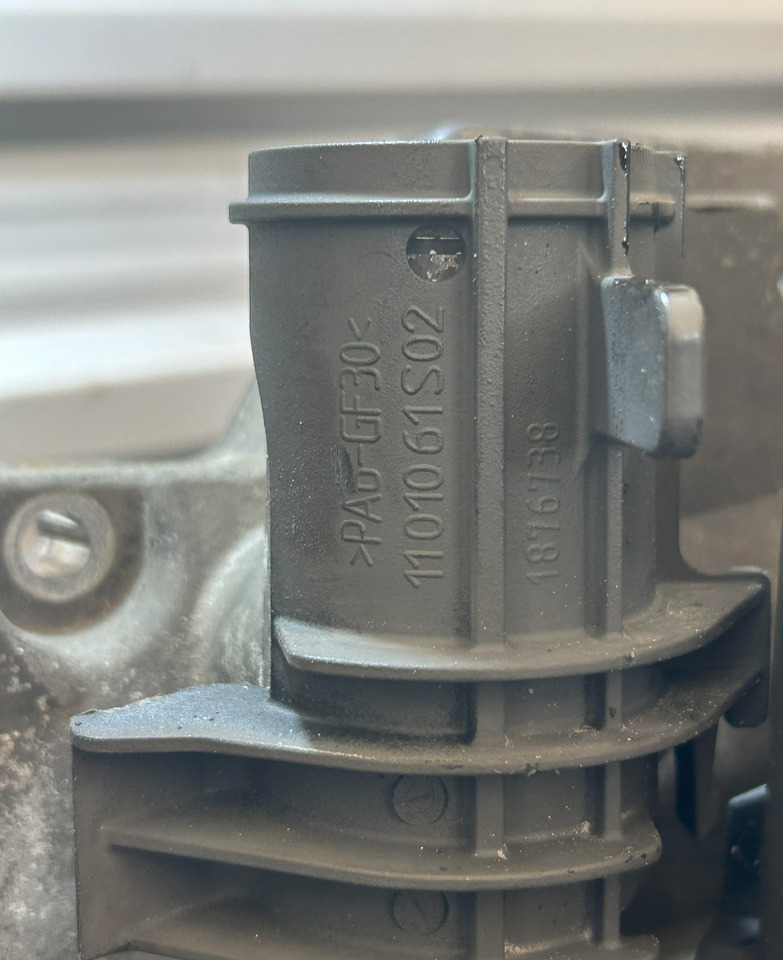 DAF OIL MODULE DAF XF - Filtre à huile: photos 5 DAF OIL MODULE DAF XF - Filtre à huile: photos 5