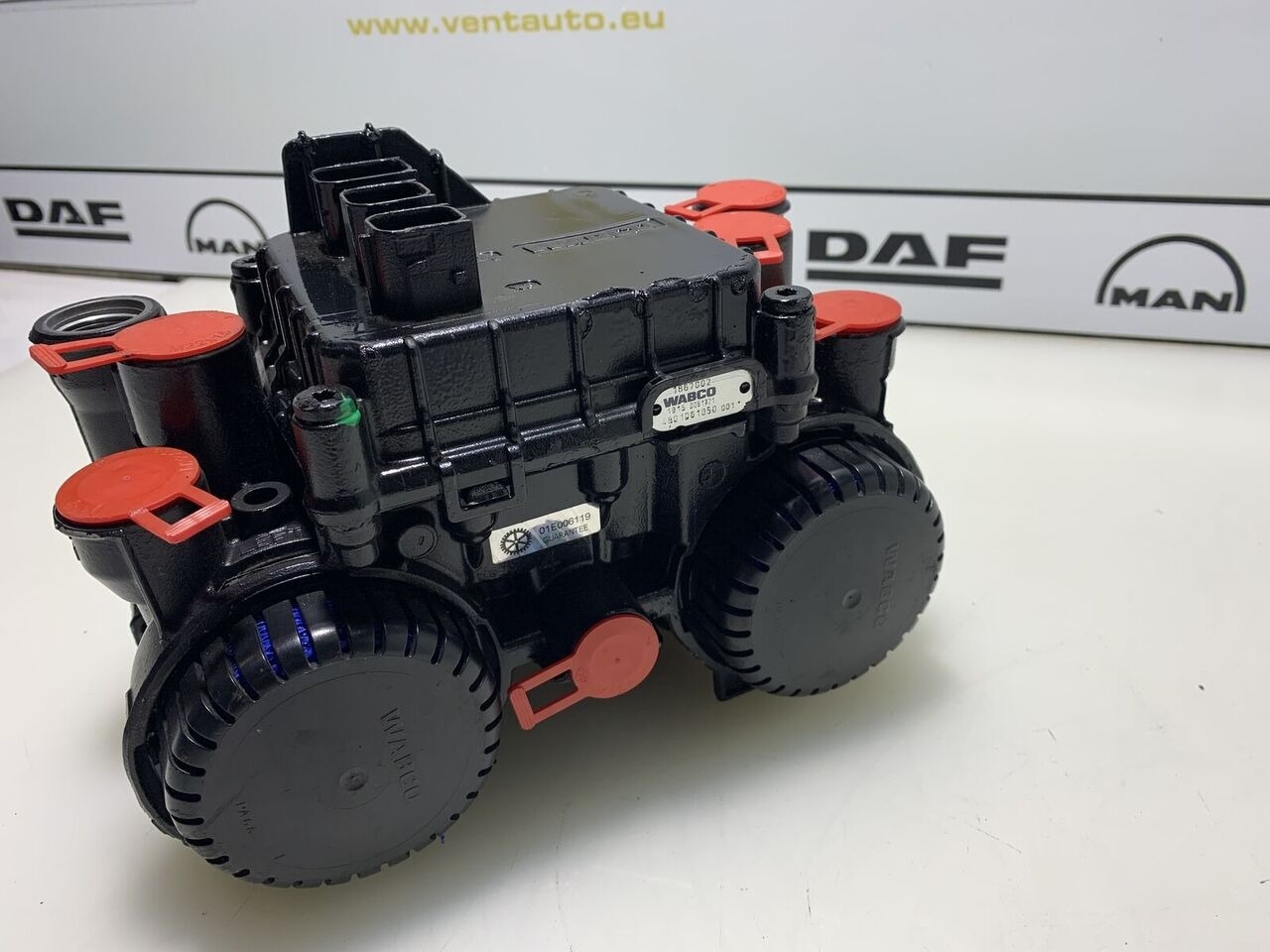 DAF XF 106 1818832 1867002   DAF XF 106 truck - Valve de frein pour Camion: photos 4 DAF XF 106 1818832 1867002   DAF XF 106 truck - Valve de frein pour Camion: photos 4